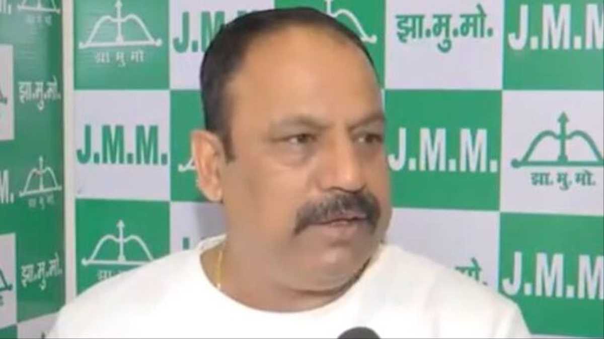 भाजपा ने पैसे के दम पर लोकतंत्र को पंगु और निकम्मा बना दिया है : मनोज पांडेय